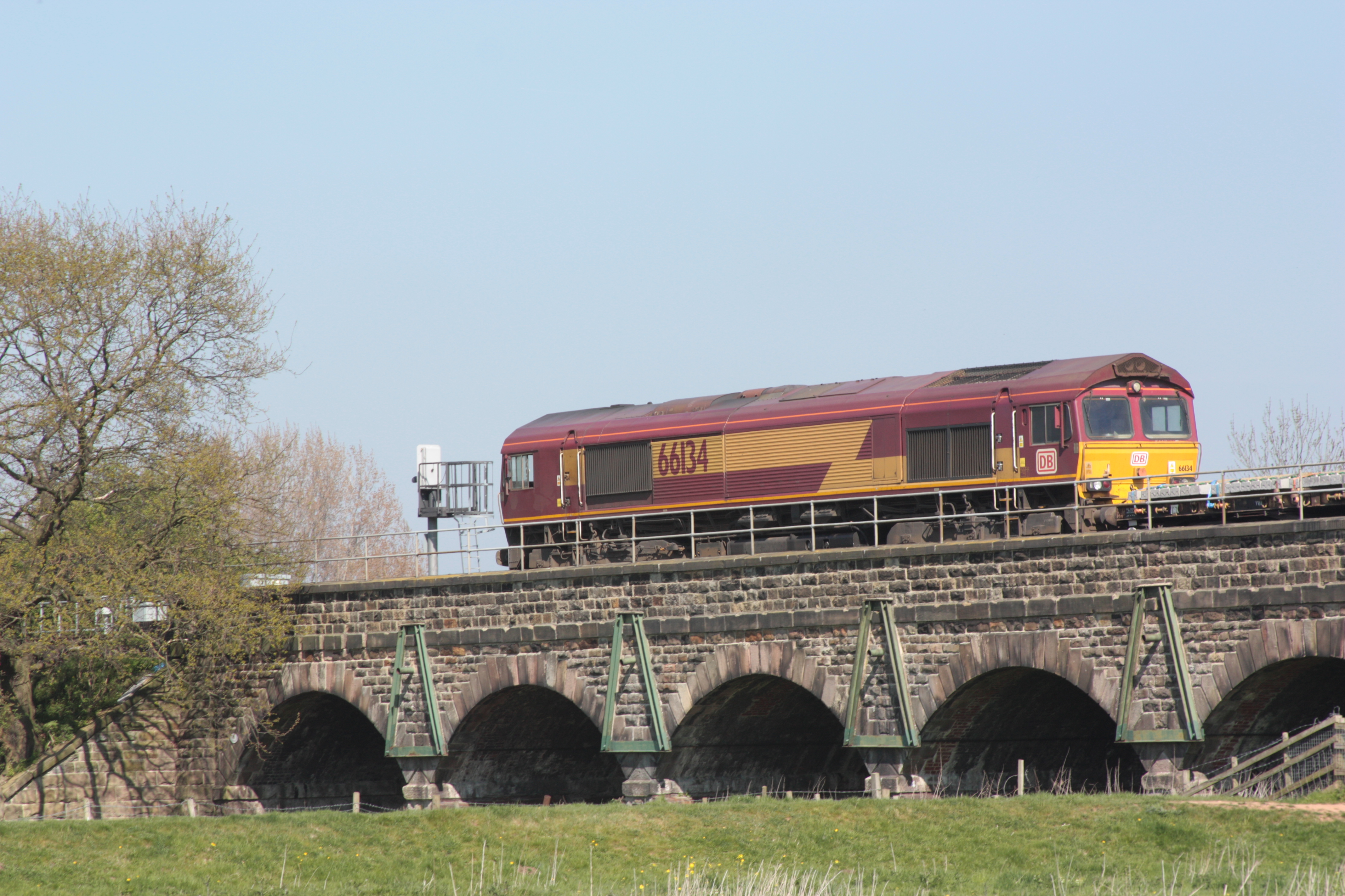 [
66134 crossing River Trent at Sawley Lock.  23 April, 2015.
        ]