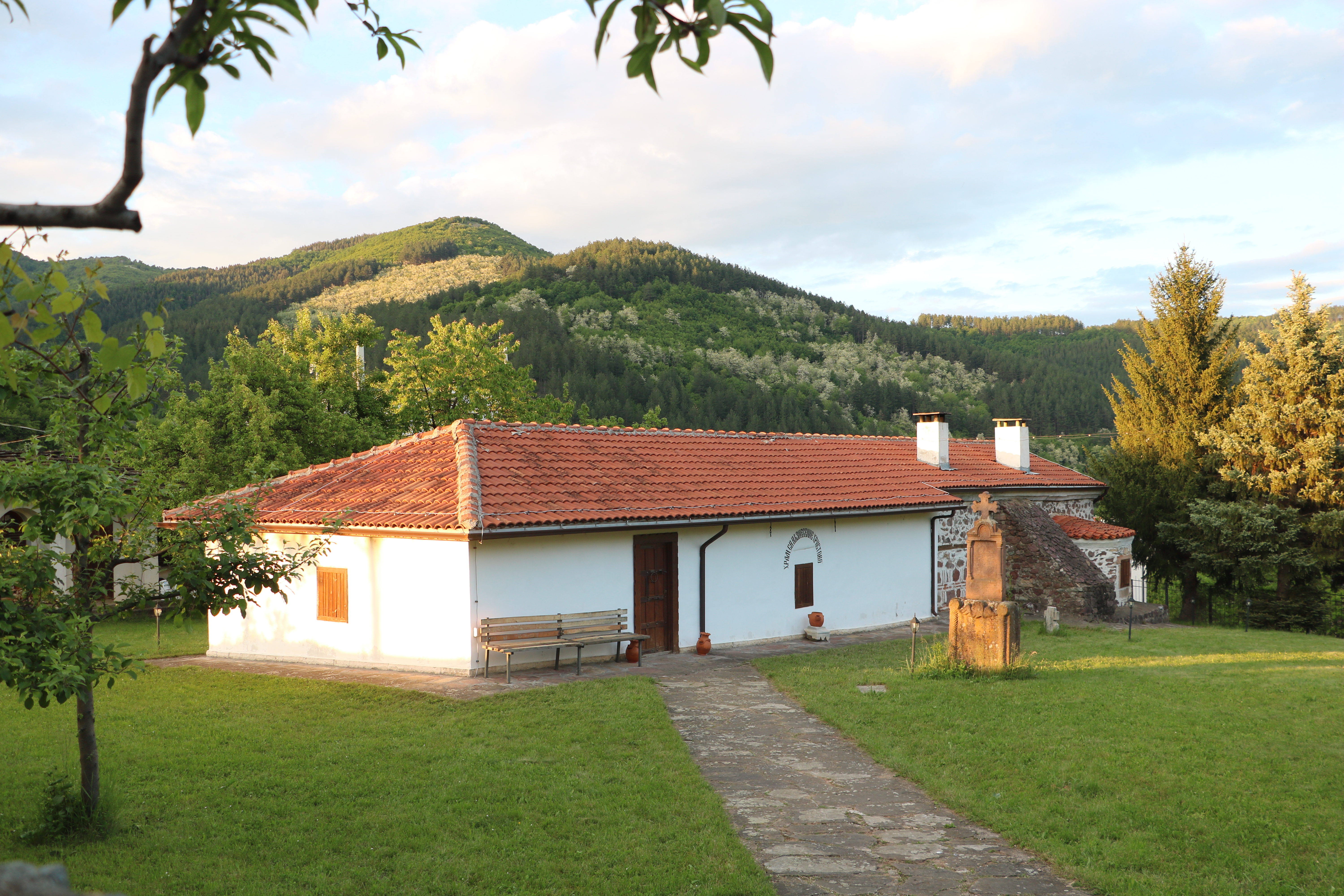 [
"Sv. Voznesenie Gospodne", Chiprovtsi / Храм "Св. Вознесение Господне", Чипровци.  05 May 2024.
        ]