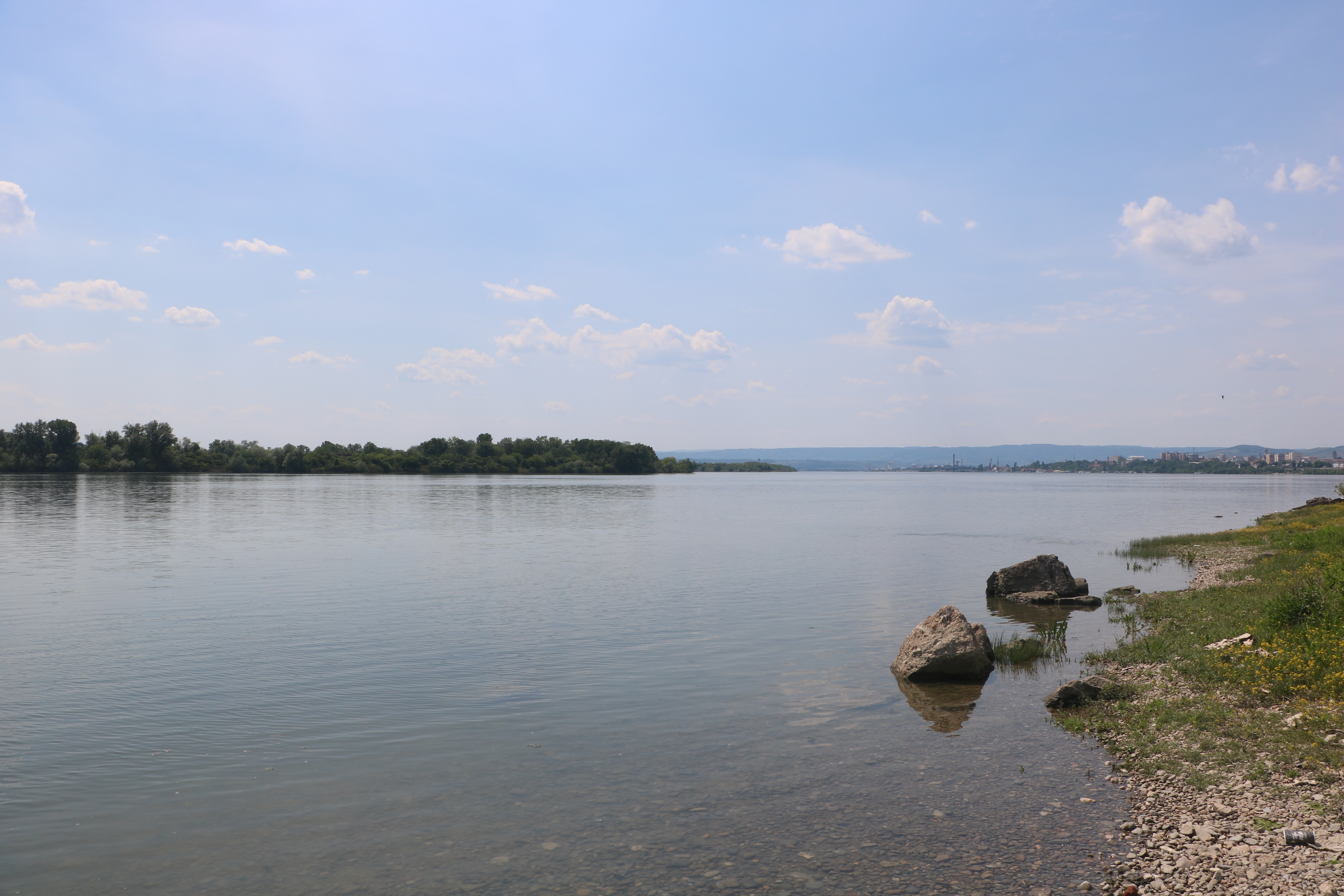 [
River Danube near Drobeta-Turnu Severin.  17 May 2022.
        ]