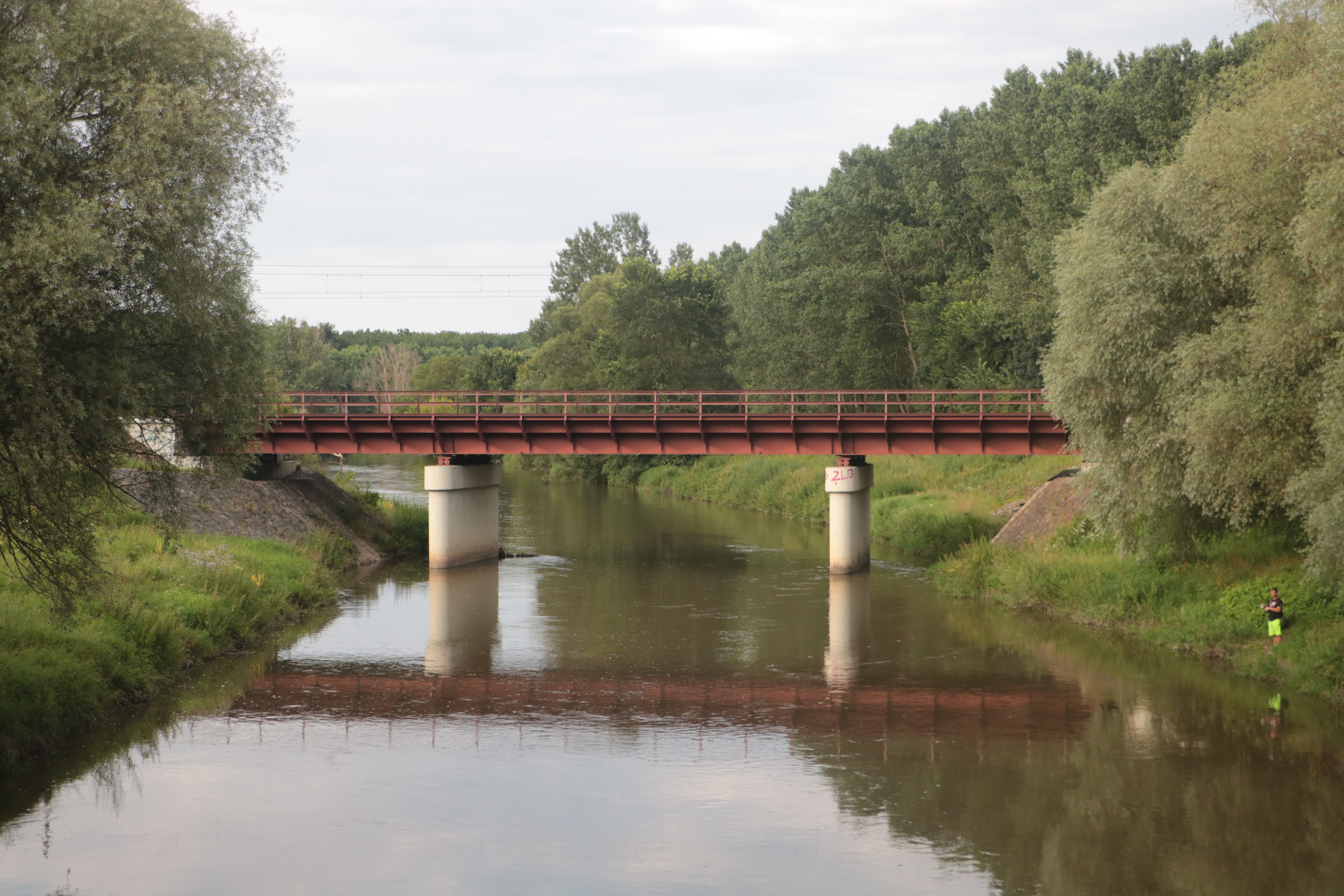 [
Svratka, km 4,6 - železni&ccaron;n&iacute; most.  25 July 2020.
        ]