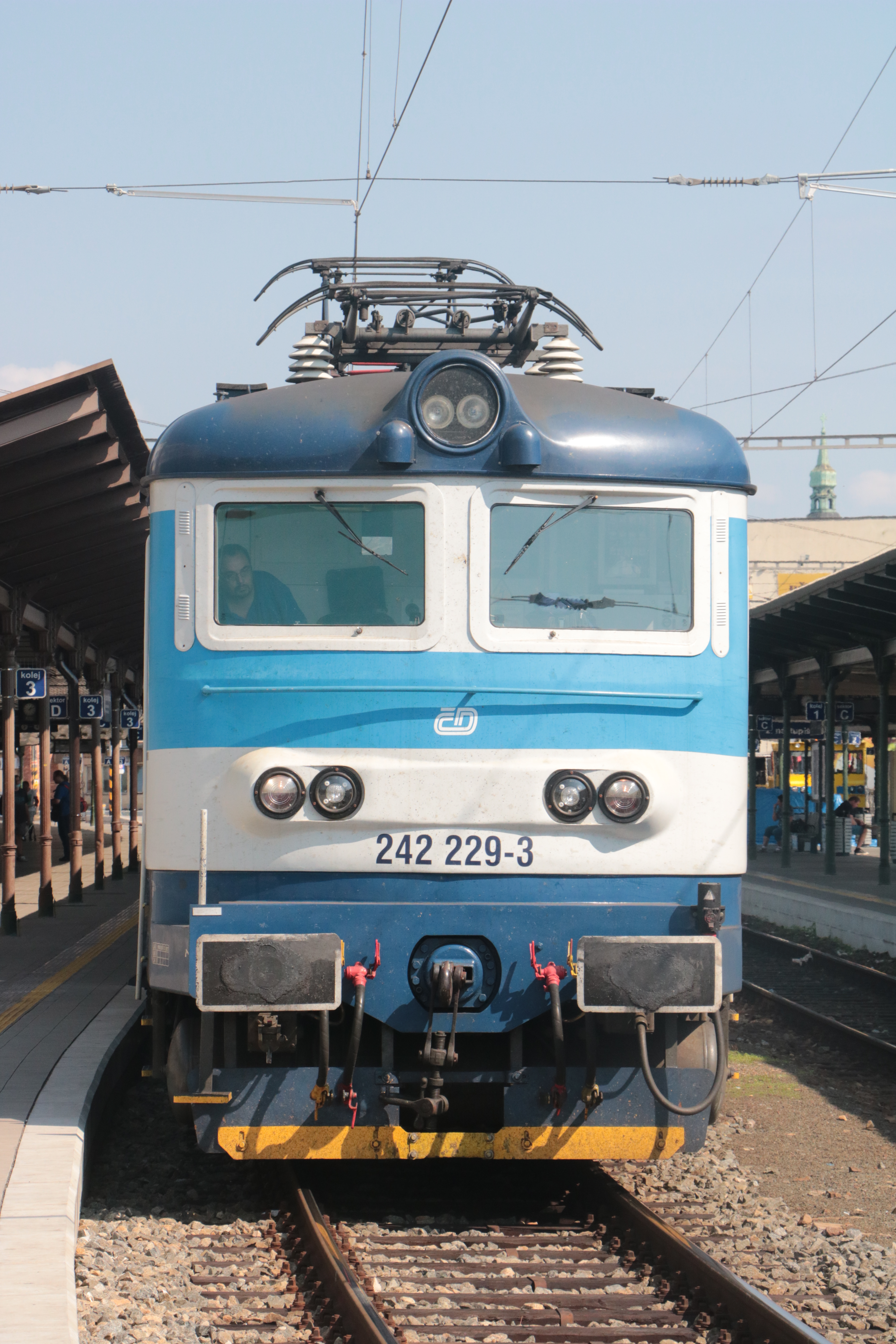[
242 229.  Brno Hlavn&iacute; n&aacute;draž&iacute;.  12 September 2020.
        ]