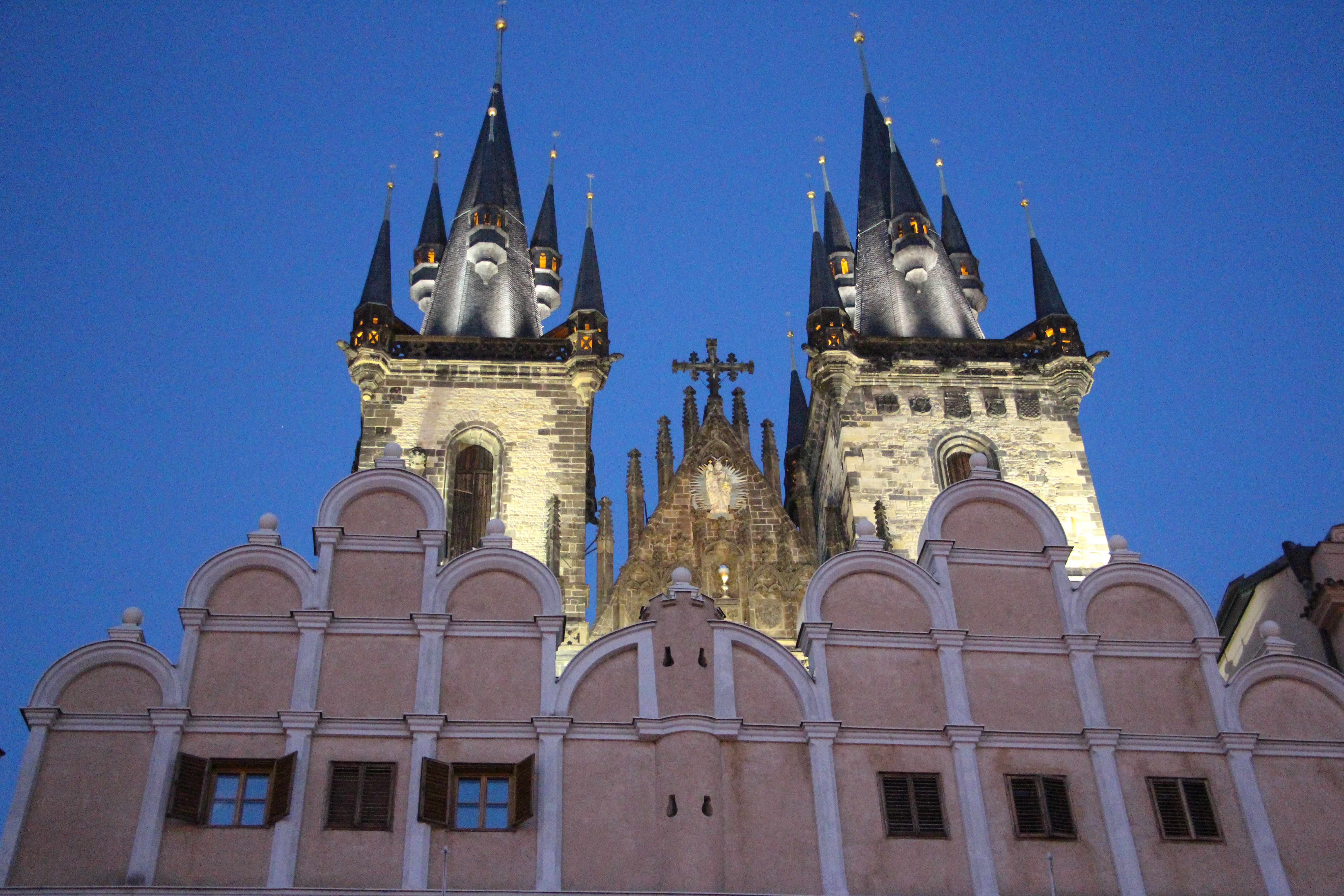 [
Starom&ecaron;stsk&eacute; n&aacute;m&ecaron;st&iacute; a T&yacute;nsk&yacute; chr&aacute;m.  13 October 2018.
        ]