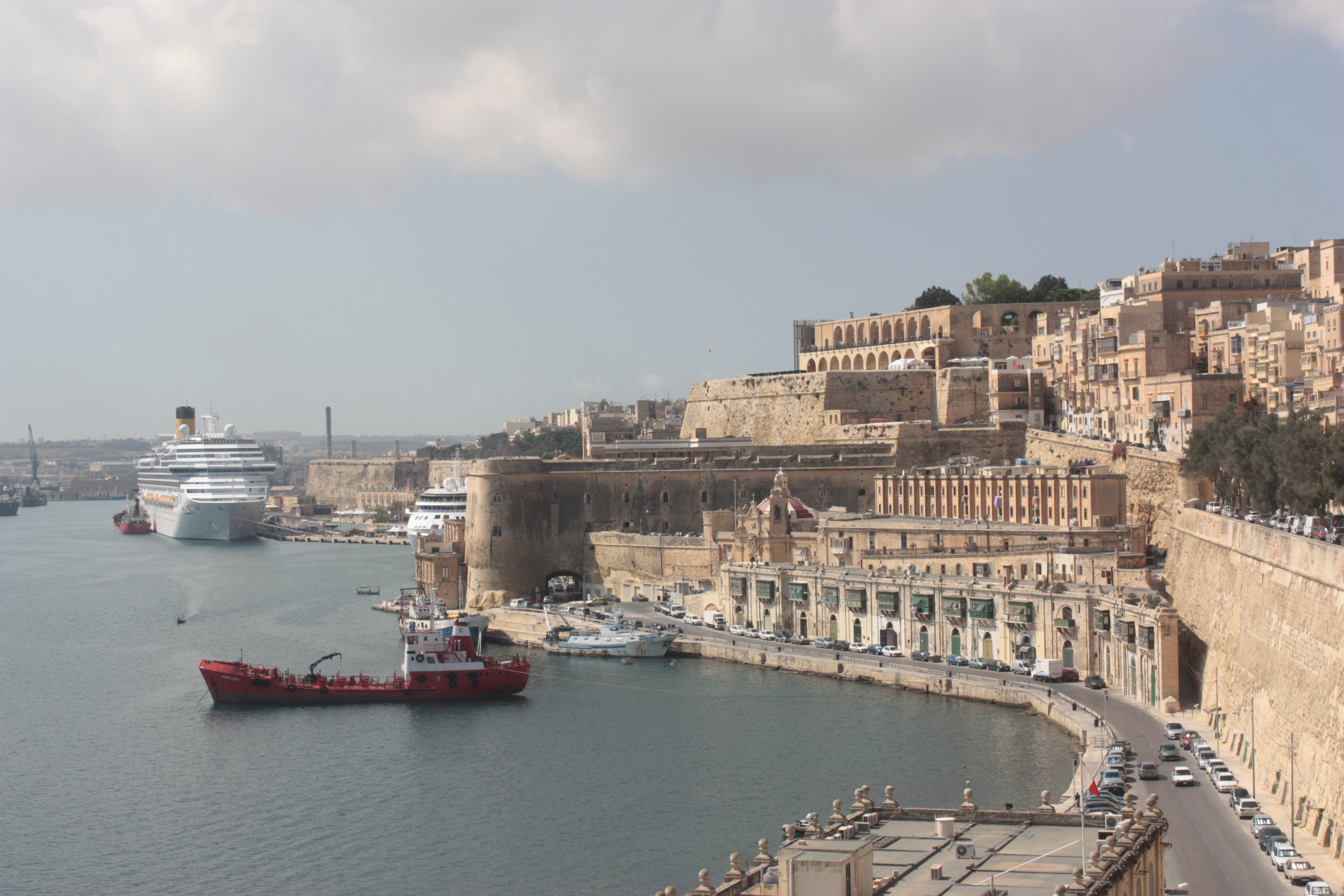 [
Grand Harbour, Valletta.  27 September, 2013.
        ]
